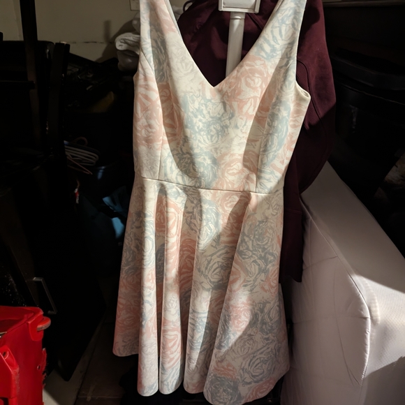 Elle medium dress - Picture 3 of 3